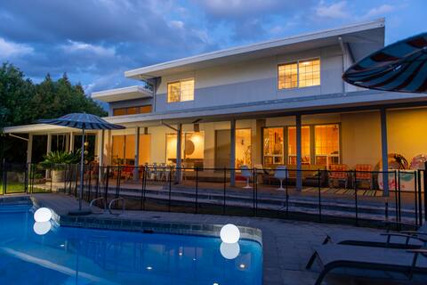 Midcentury Gem POOL & ACREAGE / Family Friendly
