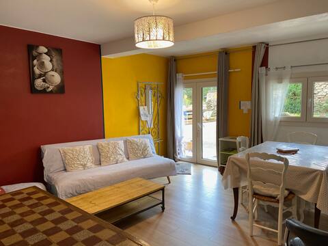 Catalunya "Les3gîtes" garden, mountain view, quiet T2