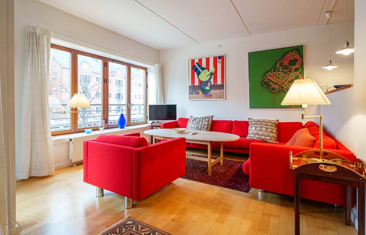 Charming Christianshavn Apartment with Canal Views gallery image 2