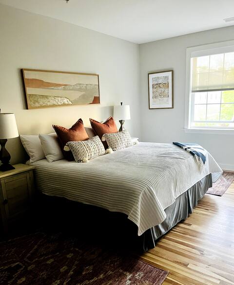 Steps to Downtown! Private,Spacious Unit! -3