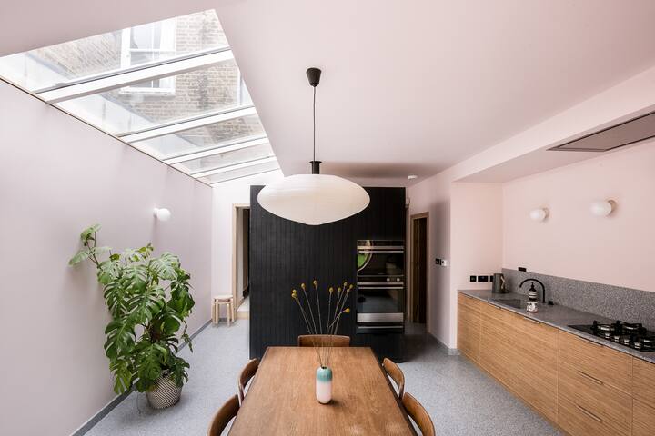 Architect designed, modern Central London home gallery image 2