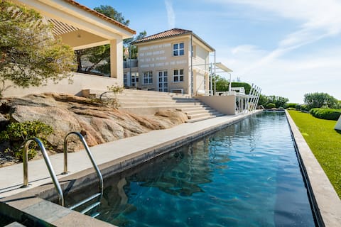 Seafront Villa with Breathtaking Sea Views