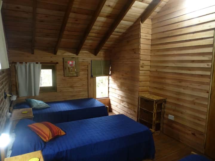 DORMIORIO GRANDE DE 3 CAMAS.