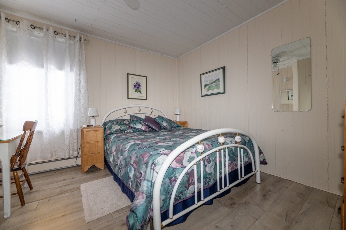 3. Chambre fleurie verte