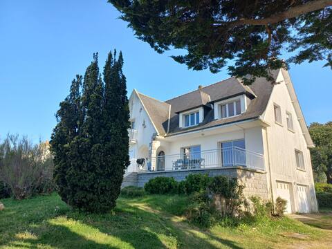 Big house with sea view!