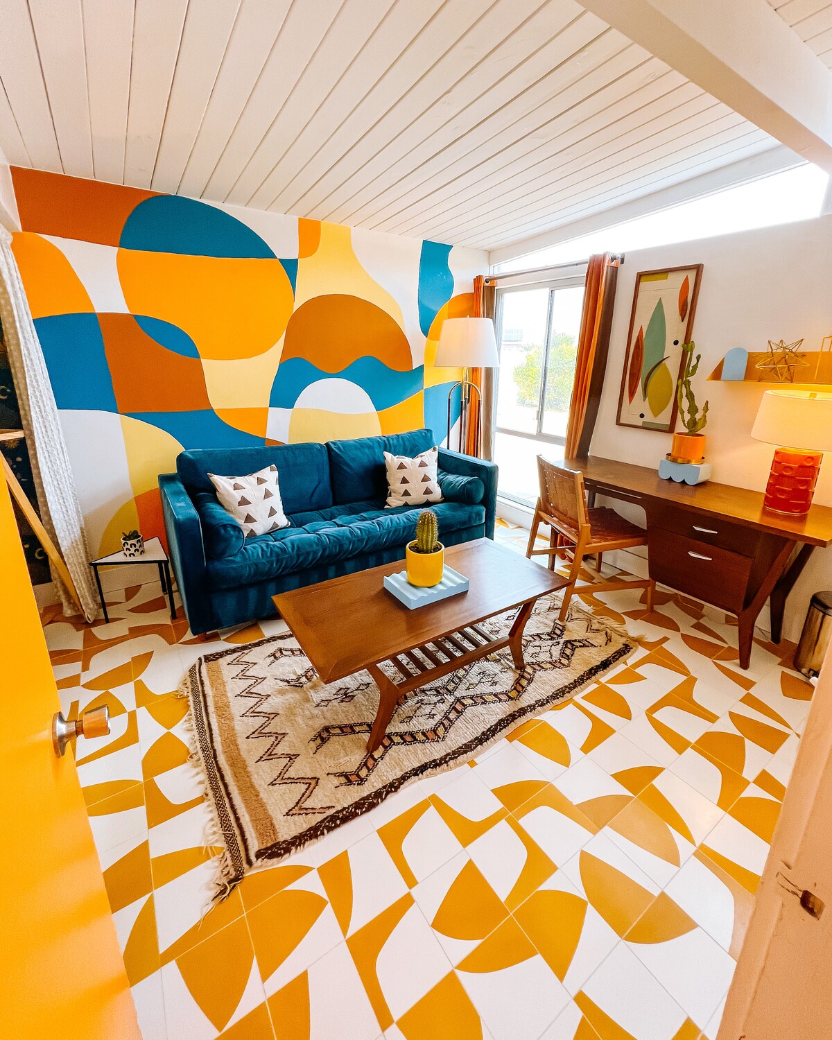 Dazey Desert House - A Colorful Design Dream - Houses for Rent in