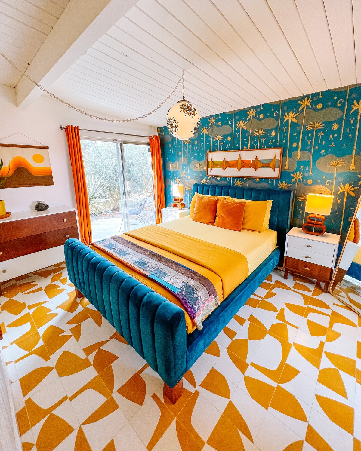 Dazey Desert House - A Colorful Design Dream - Houses for Rent in