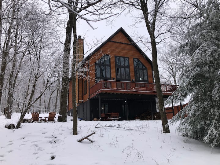 Walk to Slopes Stay in a Modern Mountain House! Chalets for Rent in