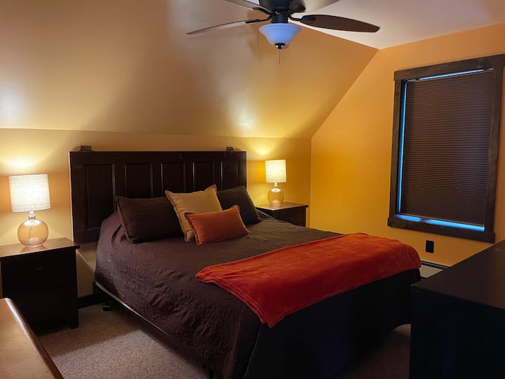 Upper-Level queen room #1.