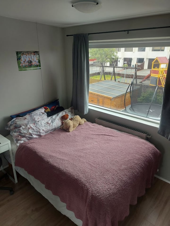 מיטת קווין סייז.