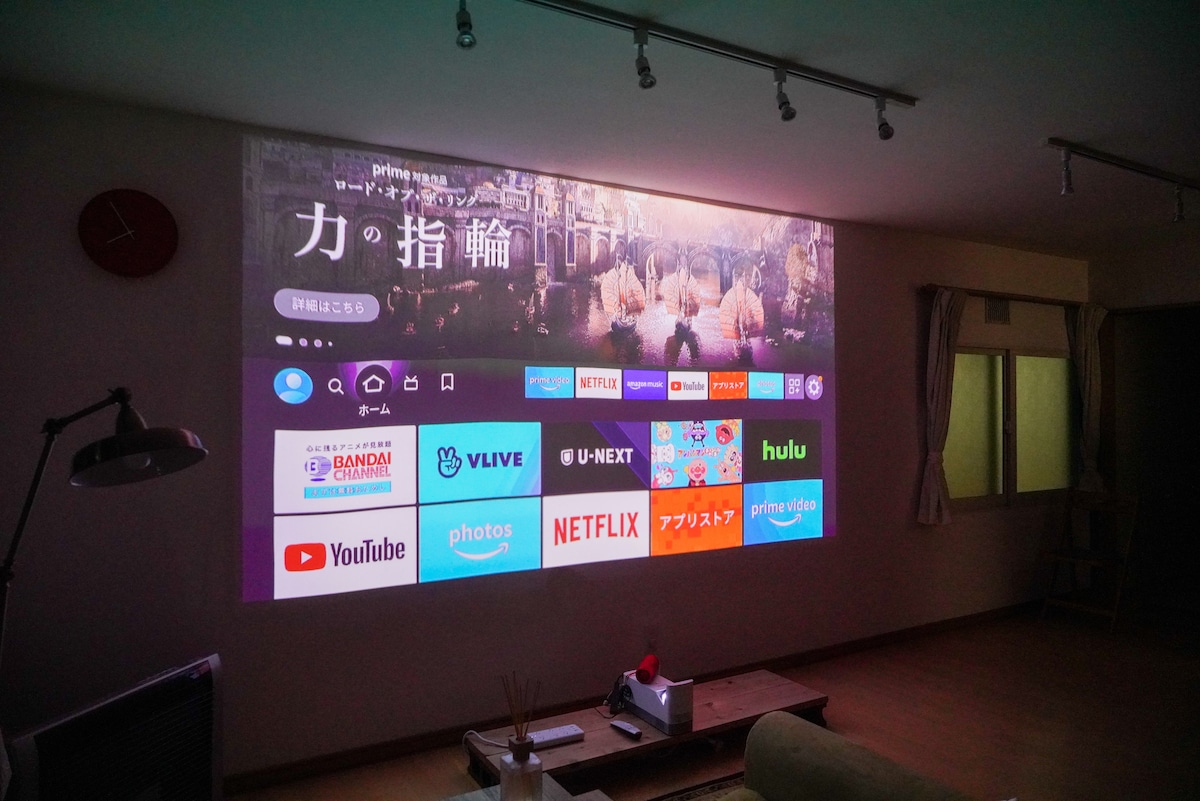 ขอแนะนำโปรเจคเตอร์ประเภท 4K ที่ดีที่สุด!
มาพร้อมกับ Fire TV stick4K Max ดังนั้นจึงเป็นปืนบาตูด้วย!คุณจะพบวิดีโอที่คุณต้องการดูด้วยการค้นหาด้วยไมโครโฟนที่ดีที่สุด!