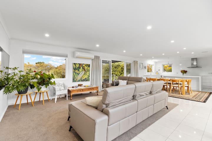 Riverside Lake House, Launceston