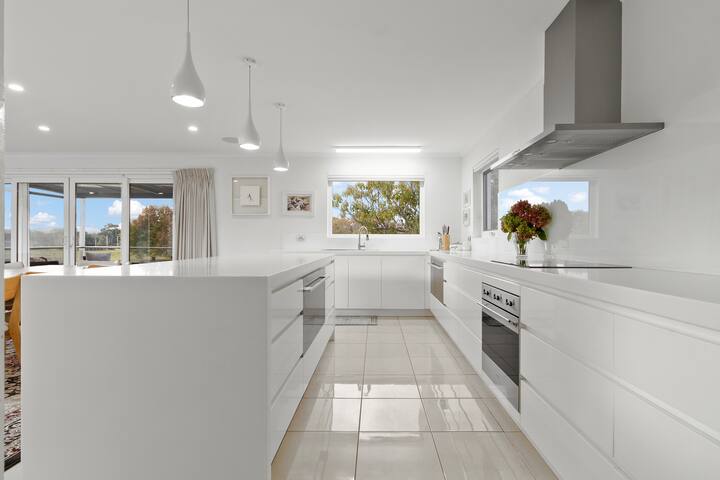 Riverside Lake House, Launceston gallery image 2