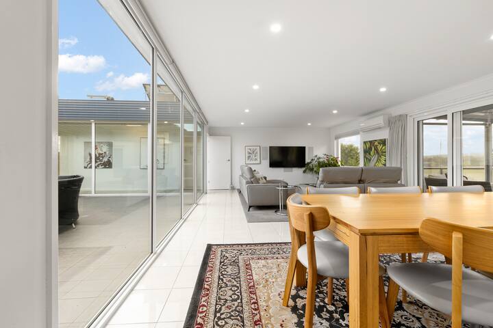 Riverside Lake House, Launceston gallery image 3