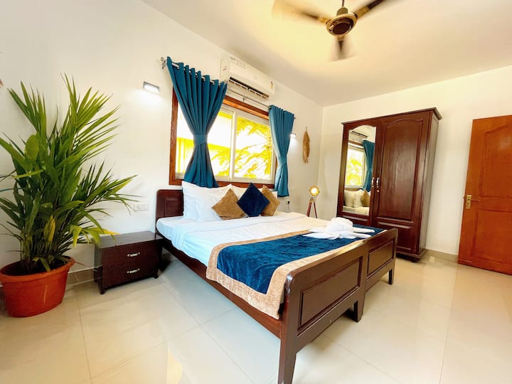 Bedroom 1 image 4