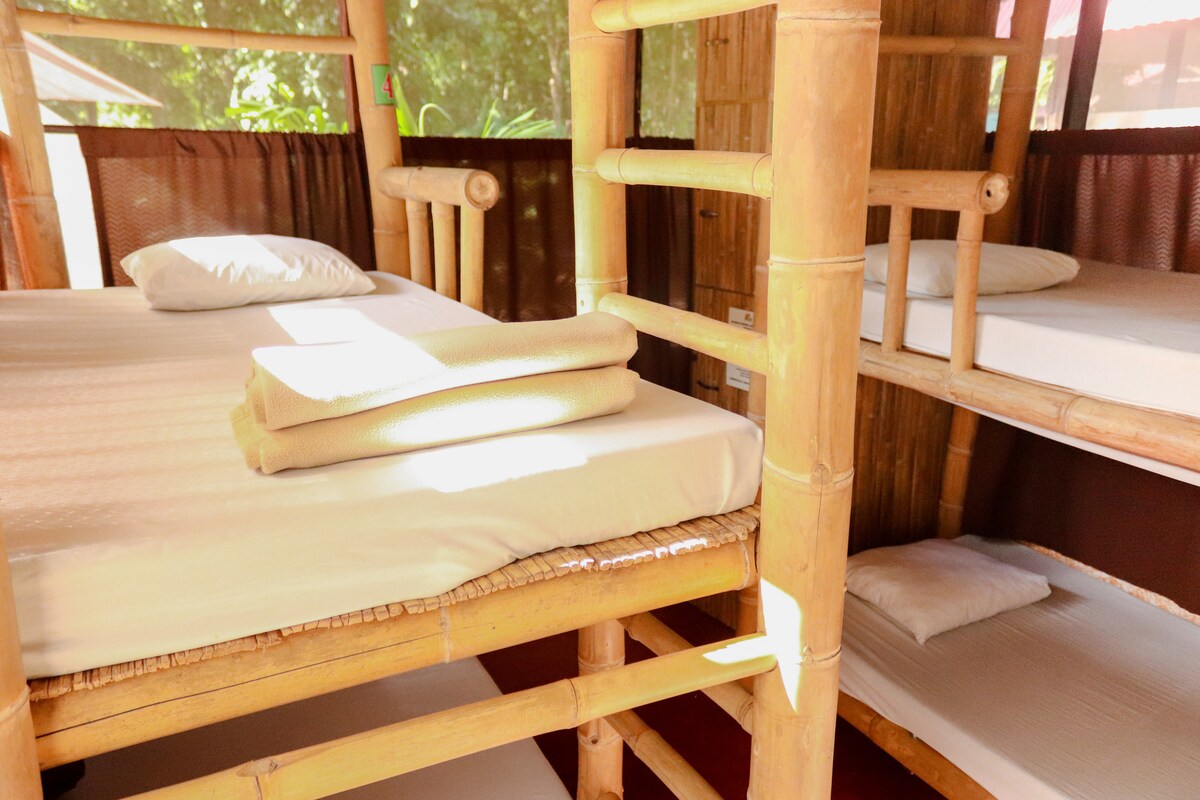 Cama en dormitorio compartido mixto