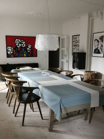 Central and spacious luxury with private terrace gallery image 5