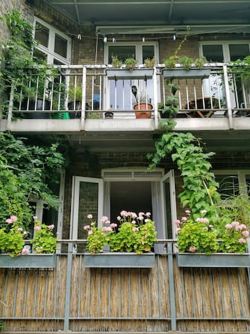 Central and spacious luxury with private terrace