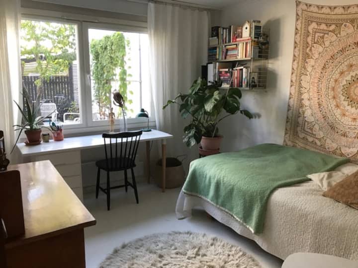 chumba cha kulala na kitanda cha sentimita 120