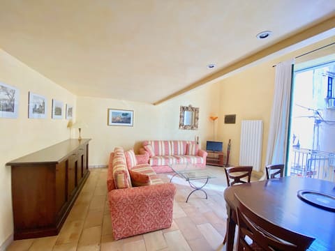 Top performing Airbnb: Casa del Corso, Taormina, Italy in Taormina