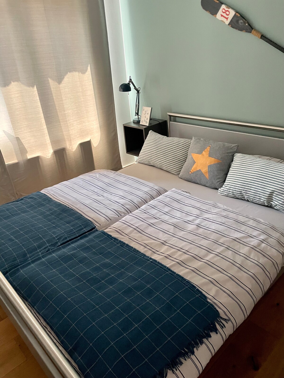 втора по - малка спалня с легло 160x10 см