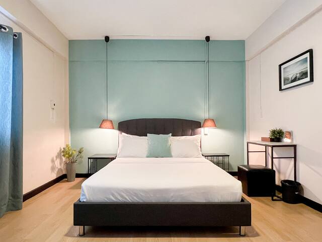 Neveu:The Club, 5 bedrooms Apt@MRT Sutthisan