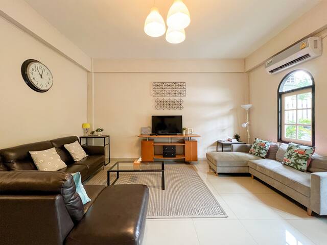 Neveu:The Club, 5 bedrooms Apt@MRT Sutthisan gallery image 2