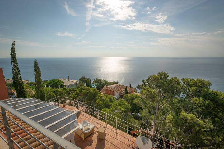 VILLA MIRADOR – Vistas panorámicas y gran jardín gallery image 2