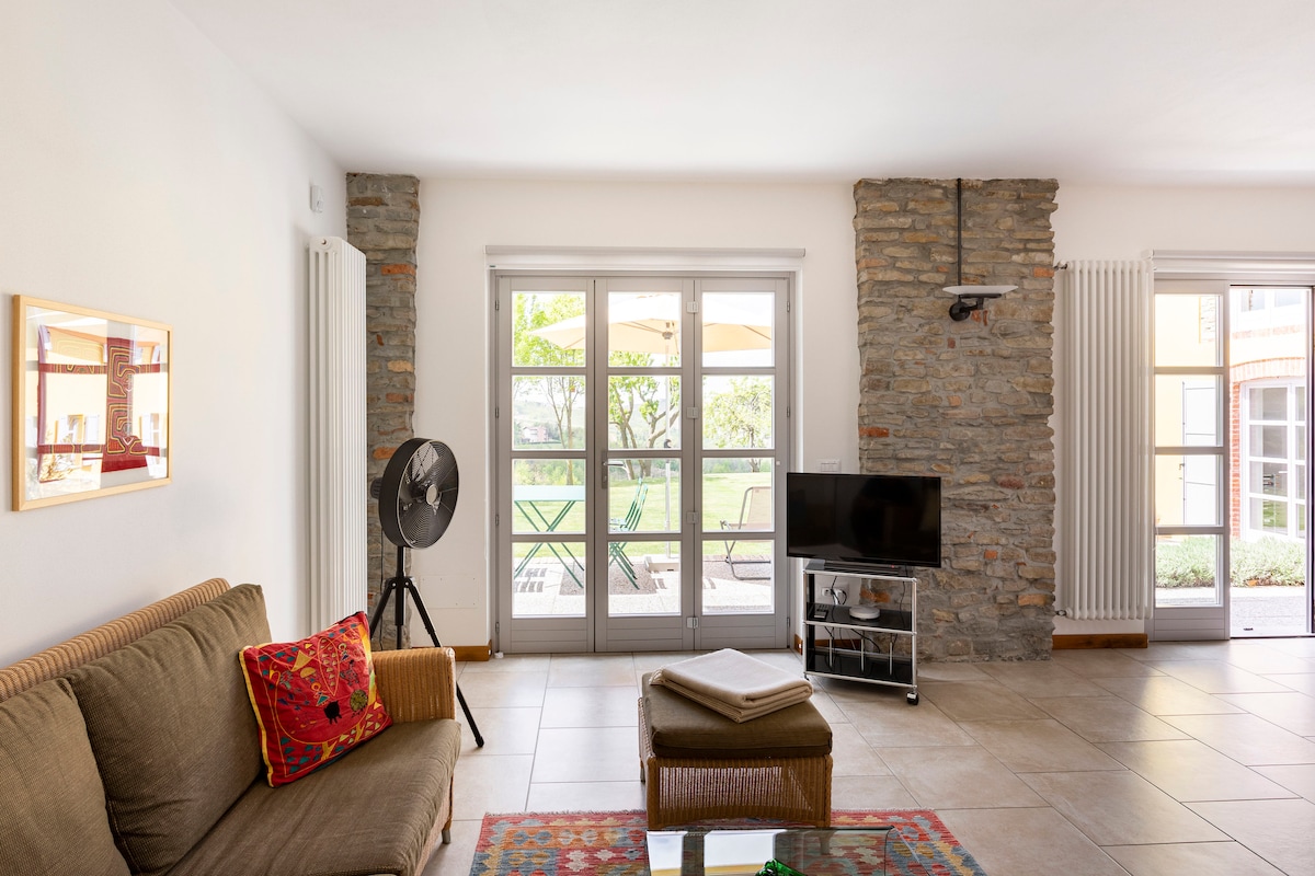 Top Airbnb: Lovely country house surrounded by vineyards in Cuneo