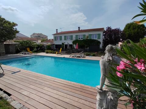 7 bedroom villa with pool 600m from the ocean