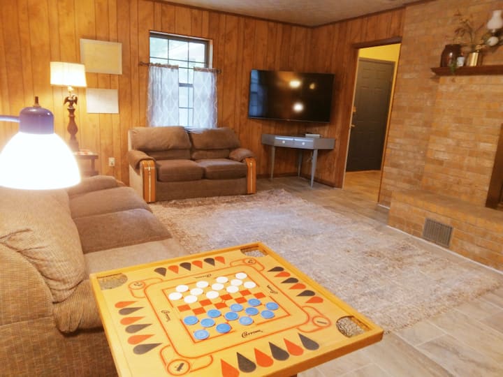 Family Farmhouse On 50 Acres | Fishing & Trails - Tyler, TX
