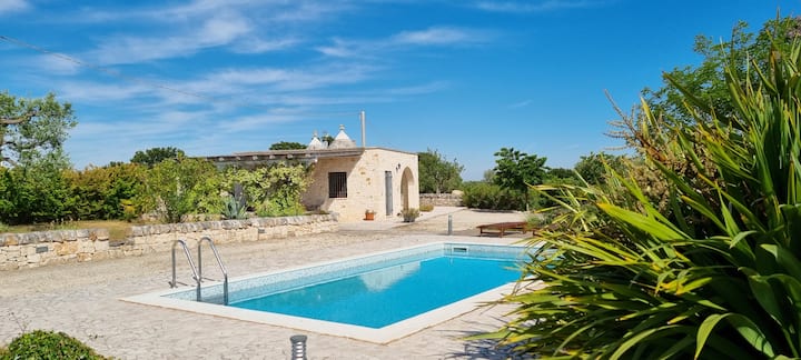 Trulli Bianchi Con Piscina E Vista Panoramica. - Alberobello