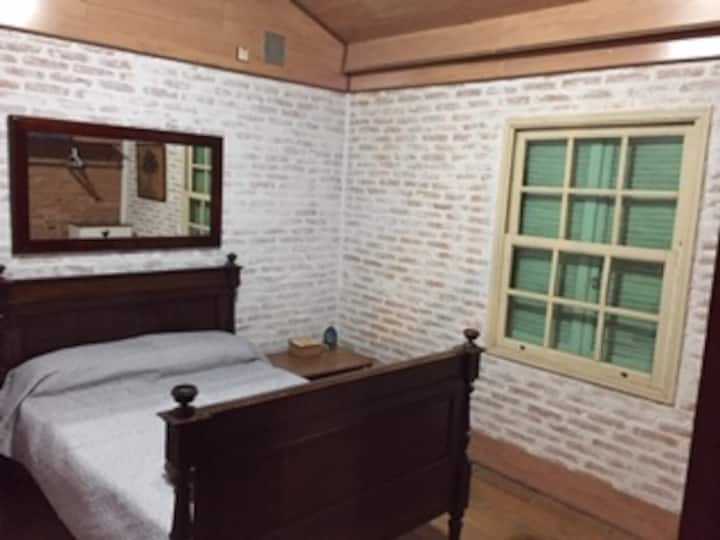 Par će spavati u pravom duhu kolibe!