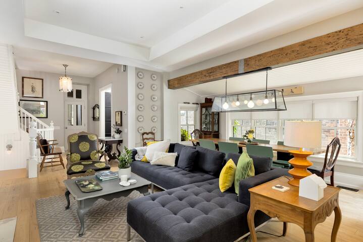 Designer 4 bedroom house – Ossington Station gallery image 4