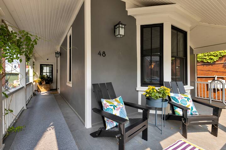 Designer 4 bedroom house – Ossington Station gallery image 3