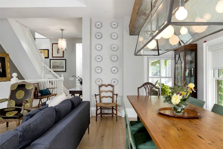 Designer 4 bedroom house – Ossington Station gallery image 5