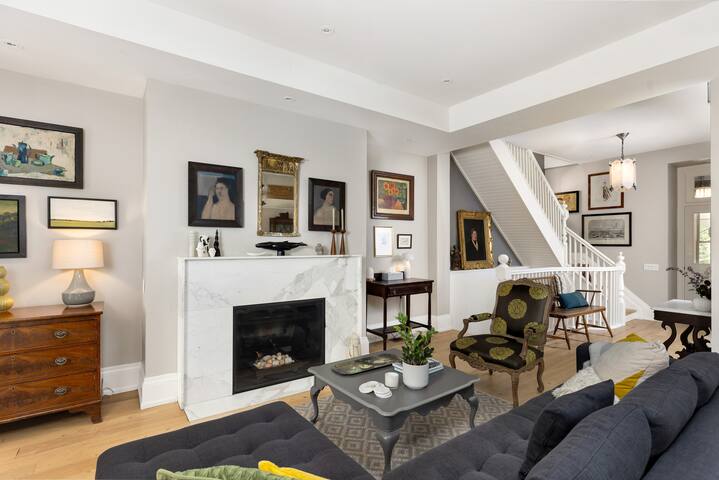 Designer 4 bedroom house – Ossington Station gallery image 2