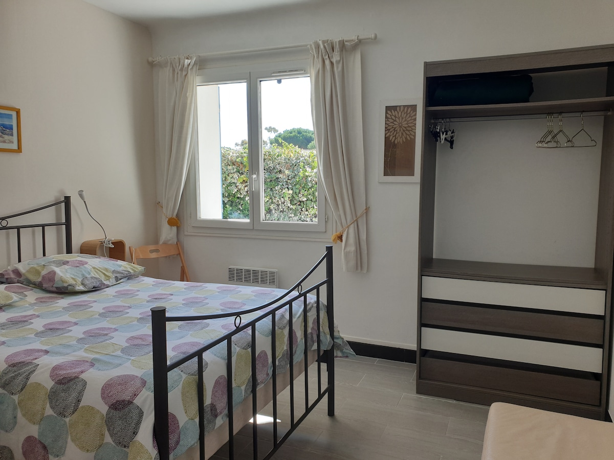 спална соба ,кревет 140