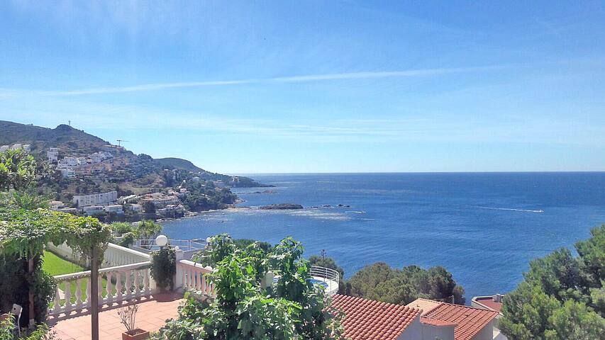 Beautiful villa sea view 300mt from the beach gallery image 2