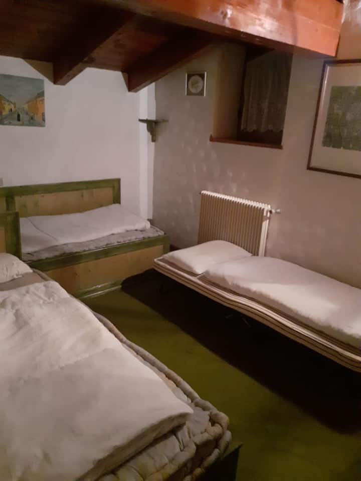 chumba cha kulala cha 2 (kinachoonyesha kitanda cha ziada cha kukunjwa)