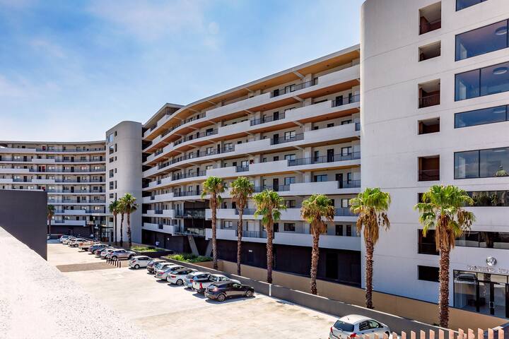 Power Backup-Next to Mall-WatersEdge 2-Bedroom Apt gallery image 4