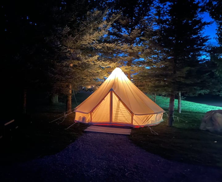 Glamping Tent #3 w/ 1 queen bed & 2 Twins