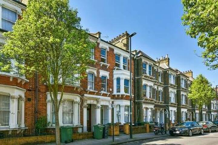 Central London house, easy walk to London Eye gallery image 3