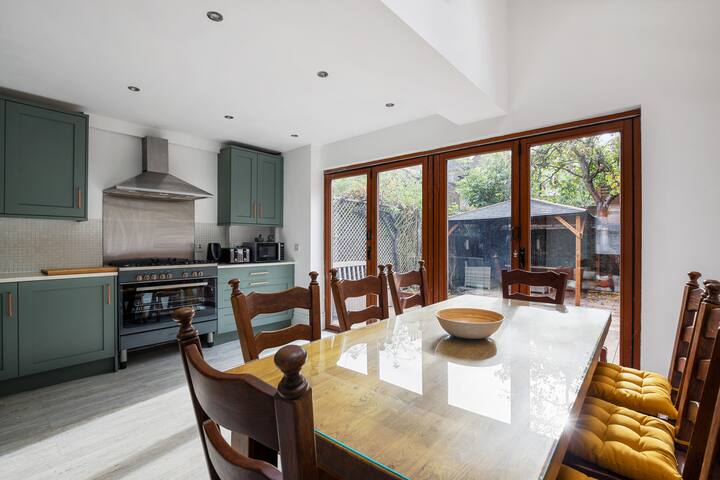 Central London house, easy walk to London Eye gallery image 4