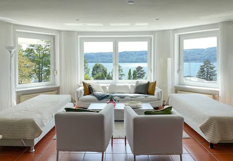 100m to the lake: Beautiful flat with lake view