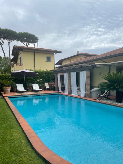 exclusive villa with swimming pool