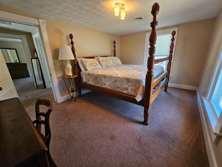 Chumba cha kulala cha Tatu, Ghorofa ya Juu. Kitanda aina ya King Size.