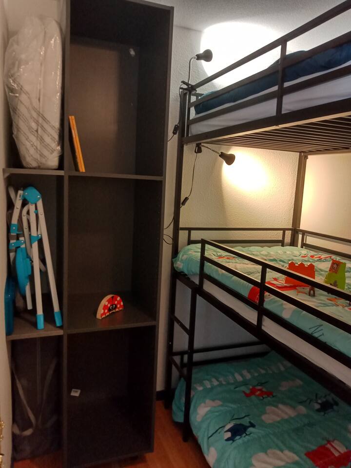 เคบินสำหรับเด็ก 3 เตียง 90 และอุปกรณ์สำหรับเด็ก