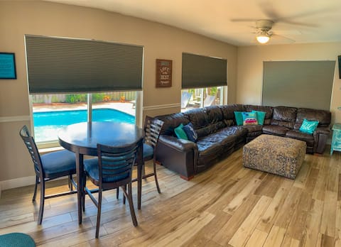 Top Airbnb: 3/2 Beach House, Heated Pool Incl, Tiki and Bikes in Pompano Beach