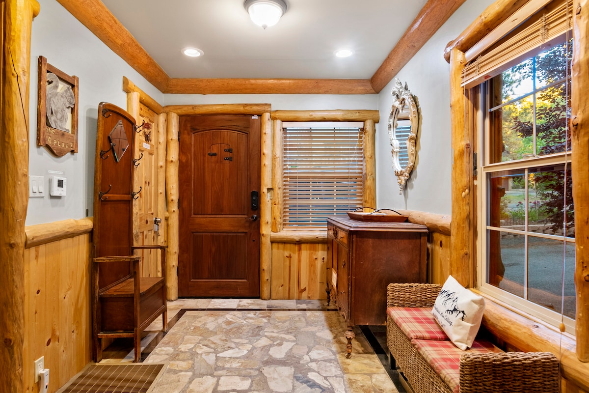 El camino de entrada se dirige hacia la puerta de entrada.